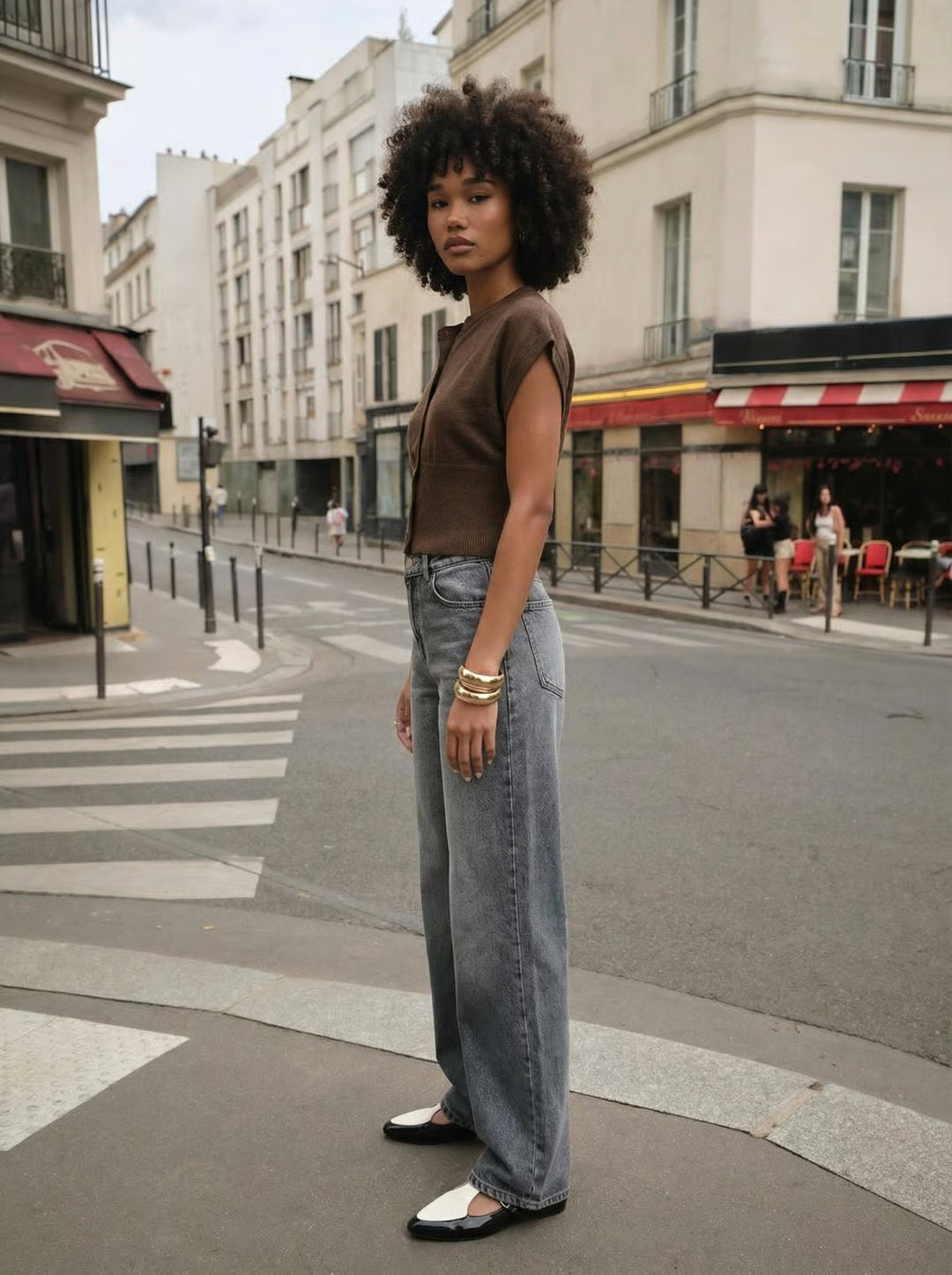 FLAT SHOES WITH POINTED TOES AND A T-STEP